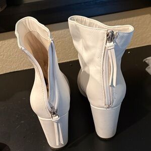 Elegant White Heeled Boots with back zippers